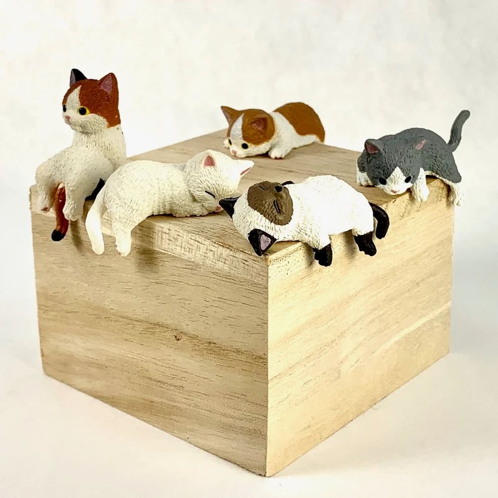 Fuchiyasumi Nyanko Resting Cats Blind Box